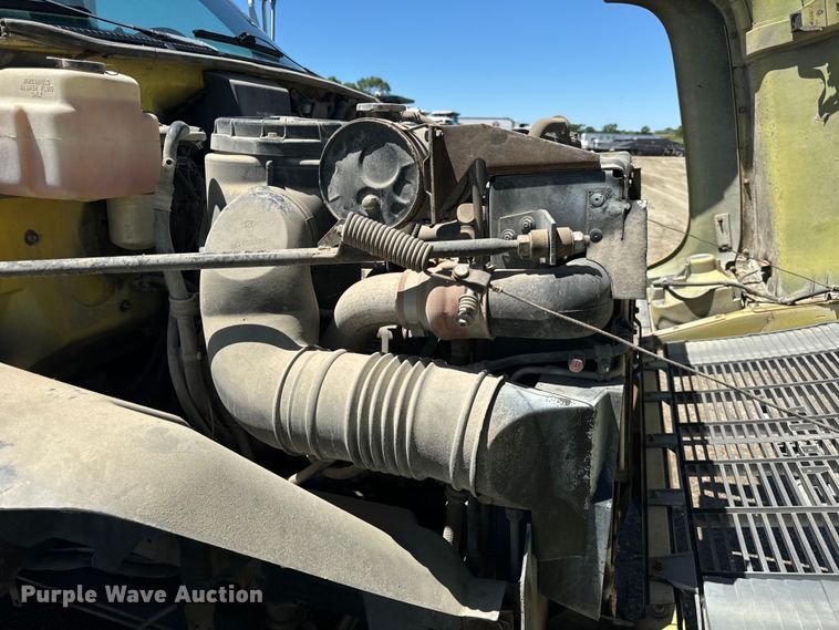 image for item DV5762 1995 GMC  TopKick  box truck