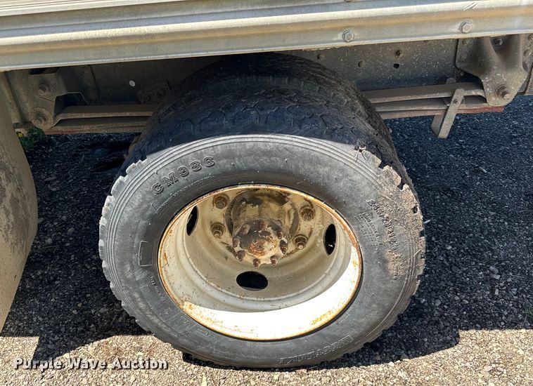 image for item DV5762 1995 GMC  TopKick  box truck