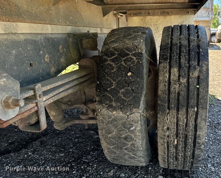 image for item DV5762 1995 GMC  TopKick  box truck