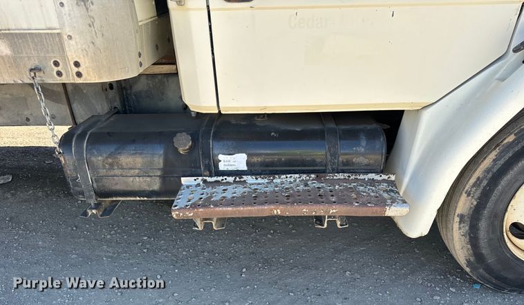 image for item DV5771 1996 Freightliner  FL70 box truck