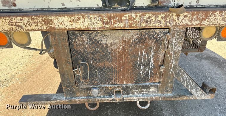 image for item DV5771 1996 Freightliner  FL70 box truck