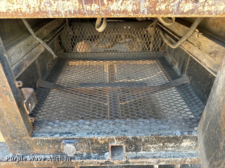 image for item DV5771 1996 Freightliner  FL70 box truck