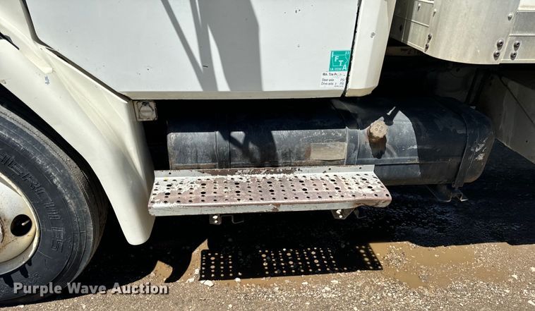 image for item DV5771 1996 Freightliner  FL70 box truck