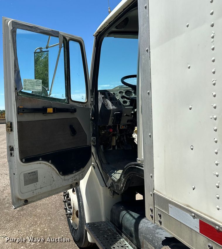 image for item DV5771 1996 Freightliner  FL70 box truck