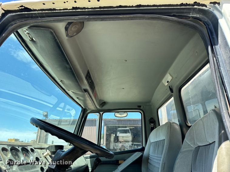 image for item DV5771 1996 Freightliner  FL70 box truck