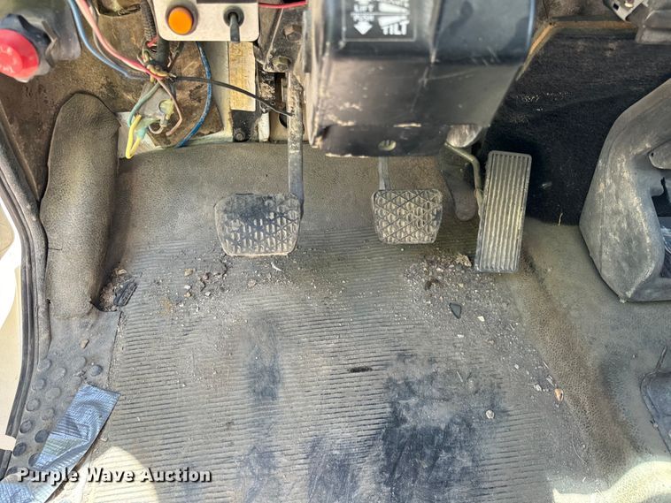 image for item DV5771 1996 Freightliner  FL70 box truck