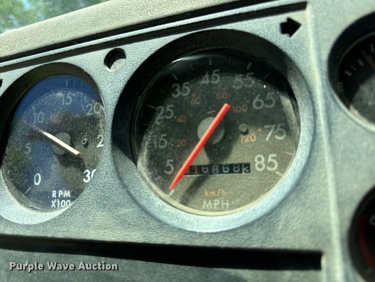 image for item DV5771 1996 Freightliner  FL70 box truck