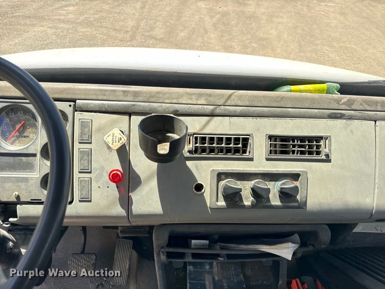 image for item DV5771 1996 Freightliner  FL70 box truck