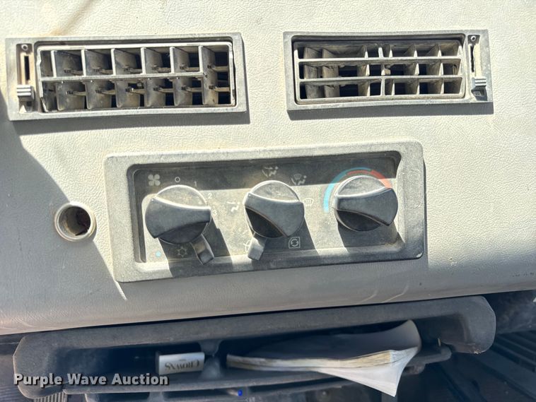 image for item DV5771 1996 Freightliner  FL70 box truck