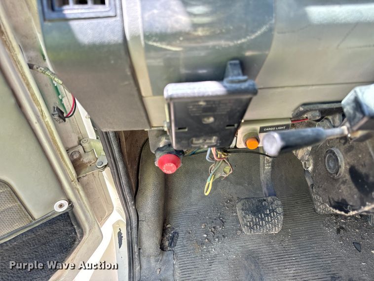 image for item DV5771 1996 Freightliner  FL70 box truck