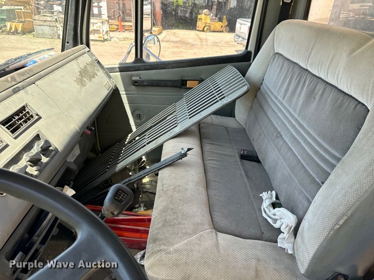 image for item DV5771 1996 Freightliner  FL70 box truck