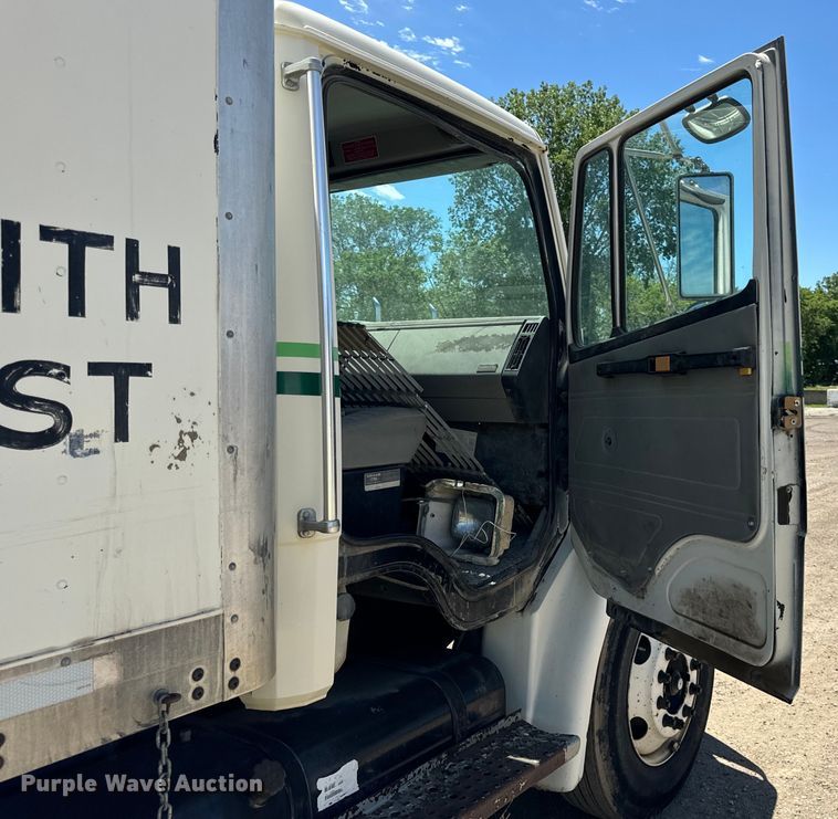 image for item DV5771 1996 Freightliner  FL70 box truck