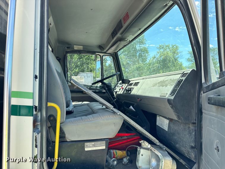 image for item DV5771 1996 Freightliner  FL70 box truck