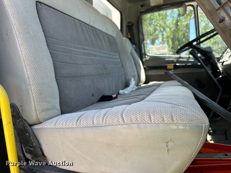 image for item DV5771 1996 Freightliner  FL70 box truck