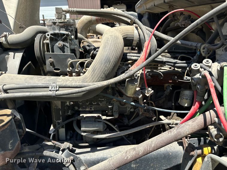 image for item DV5771 1996 Freightliner  FL70 box truck