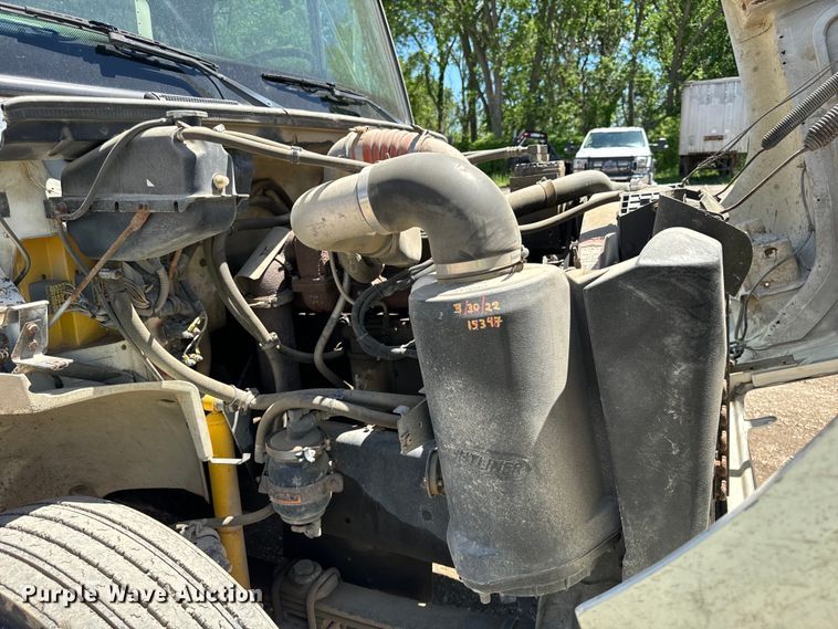 image for item DV5771 1996 Freightliner  FL70 box truck