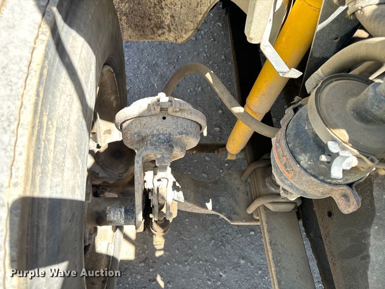 image for item DV5771 1996 Freightliner  FL70 box truck