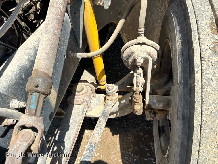 image for item DV5771 1996 Freightliner  FL70 box truck