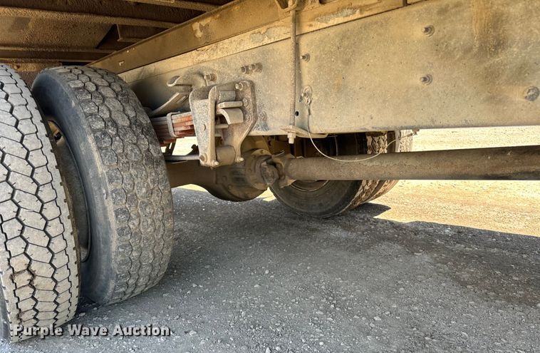 image for item DV5771 1996 Freightliner  FL70 box truck