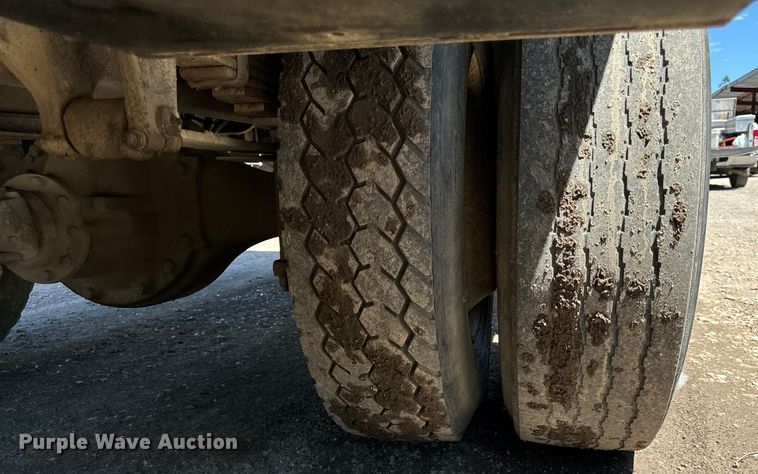 image for item DV5771 1996 Freightliner  FL70 box truck