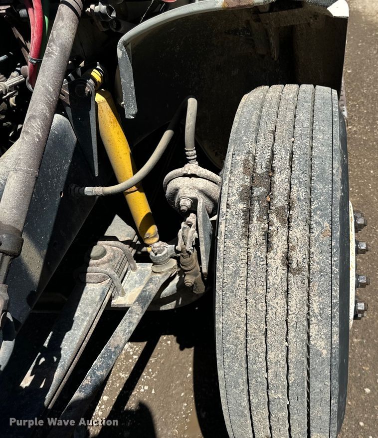 image for item DV5771 1996 Freightliner  FL70 box truck