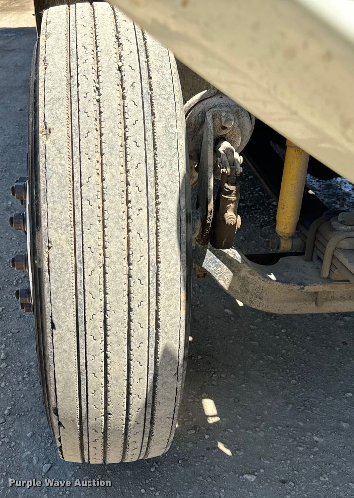 image for item DV5771 1996 Freightliner  FL70 box truck