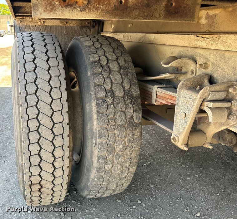 image for item DV5771 1996 Freightliner  FL70 box truck