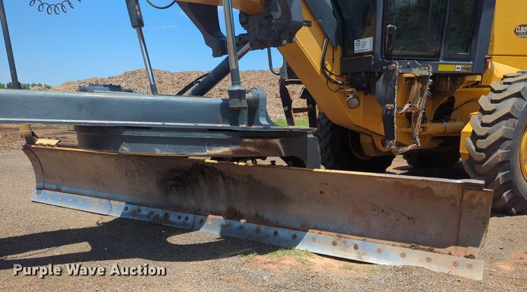 image for item DW5018 2012 John Deere 672G motor grader