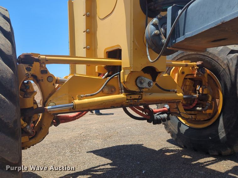 image for item DW5018 2012 John Deere 672G motor grader