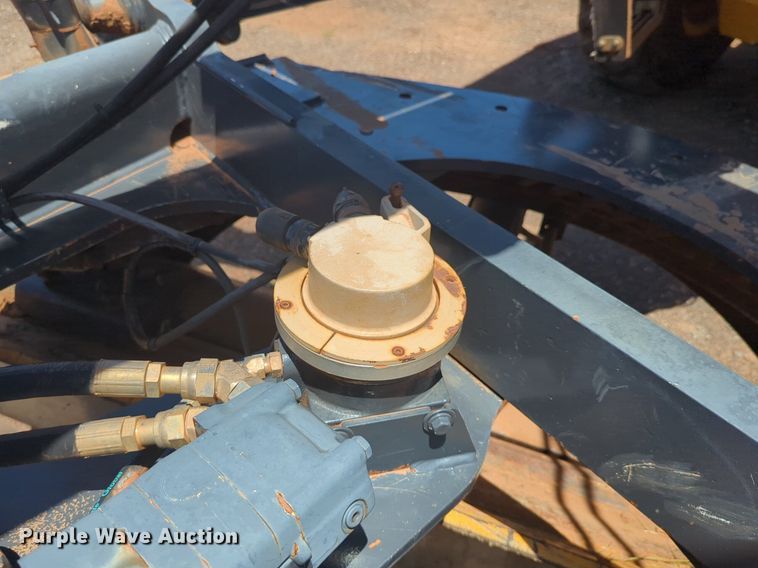 image for item DW5018 2012 John Deere 672G motor grader