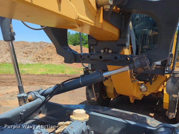 image for item DW5018 2012 John Deere 672G motor grader