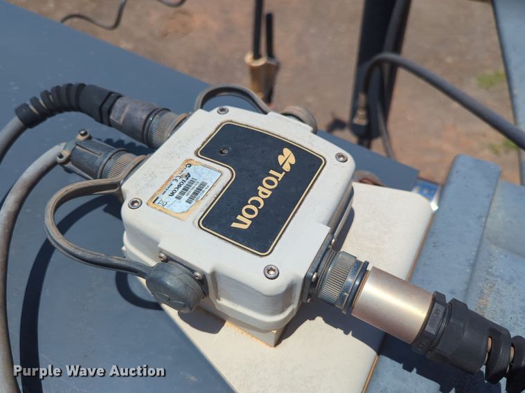 image for item DW5018 2012 John Deere 672G motor grader