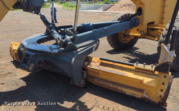 image for item DW5018 2012 John Deere 672G motor grader