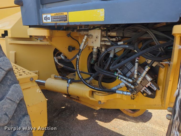 image for item DW5018 2012 John Deere 672G motor grader