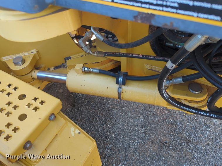 image for item DW5018 2012 John Deere 672G motor grader