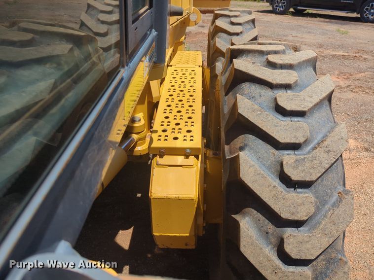 image for item DW5018 2012 John Deere 672G motor grader