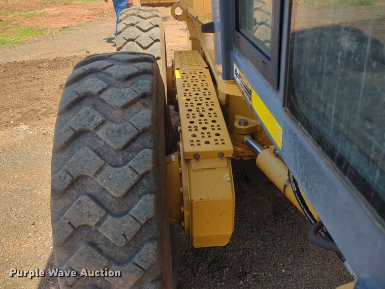 image for item DW5018 2012 John Deere 672G motor grader