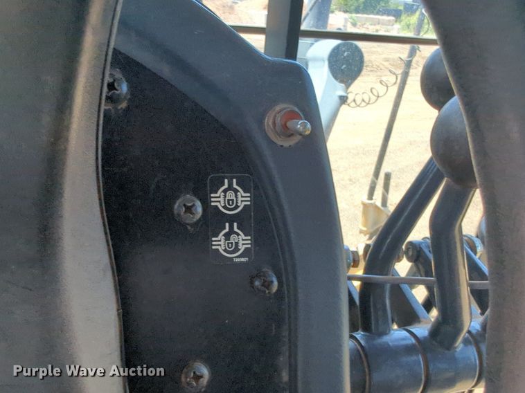 image for item DW5018 2012 John Deere 672G motor grader