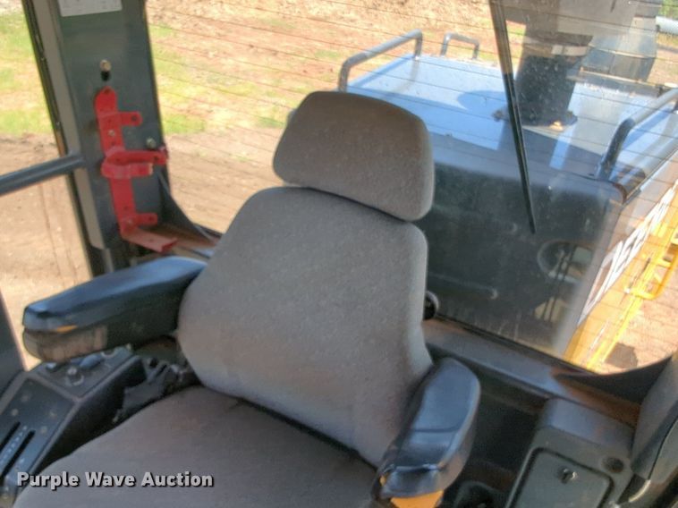 image for item DW5018 2012 John Deere 672G motor grader