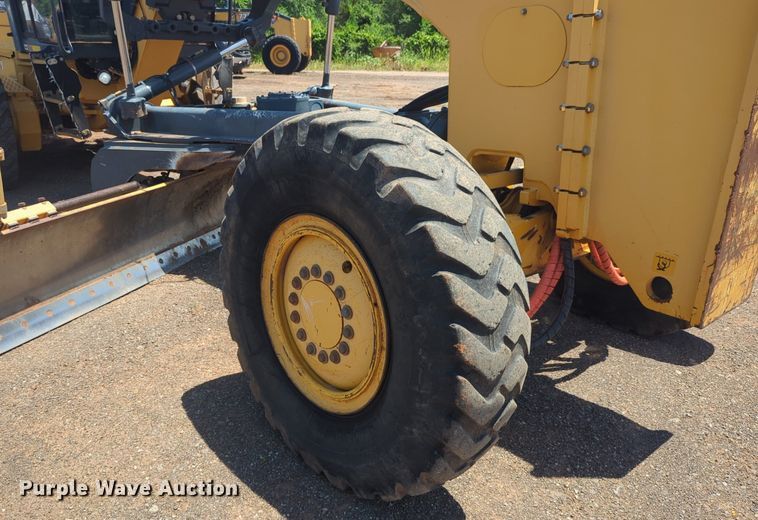 image for item DW5018 2012 John Deere 672G motor grader