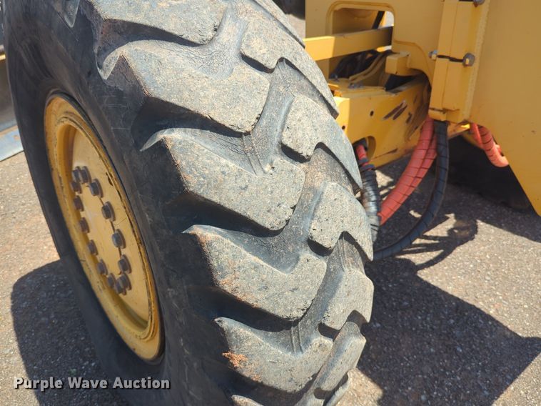 image for item DW5018 2012 John Deere 672G motor grader