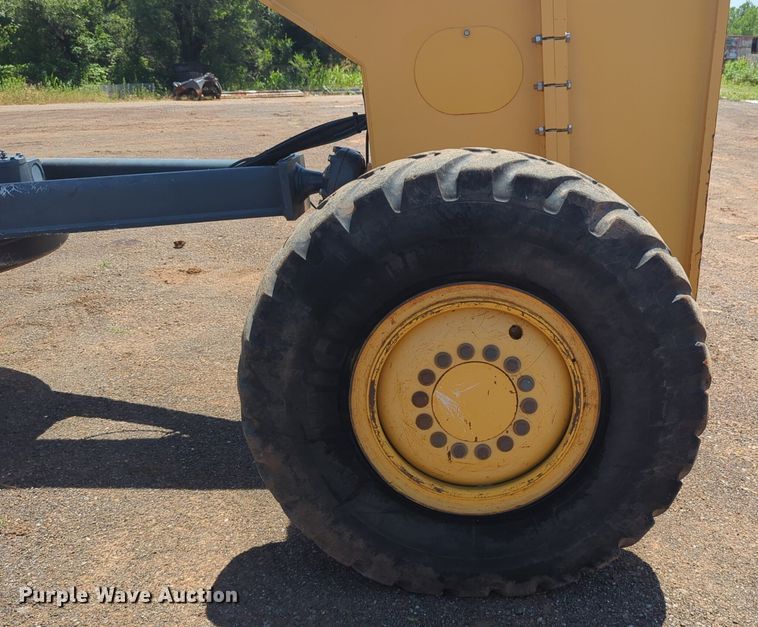 image for item DW5018 2012 John Deere 672G motor grader