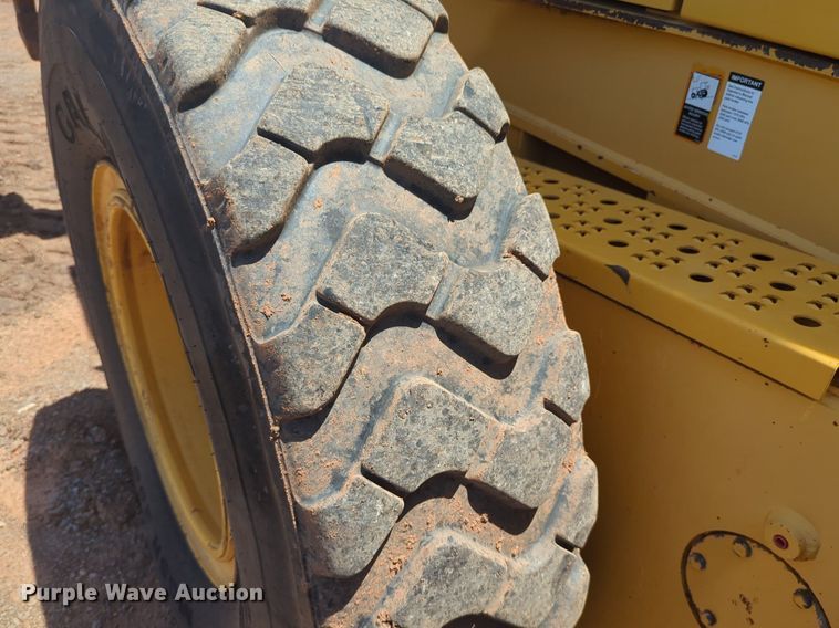 image for item DW5018 2012 John Deere 672G motor grader