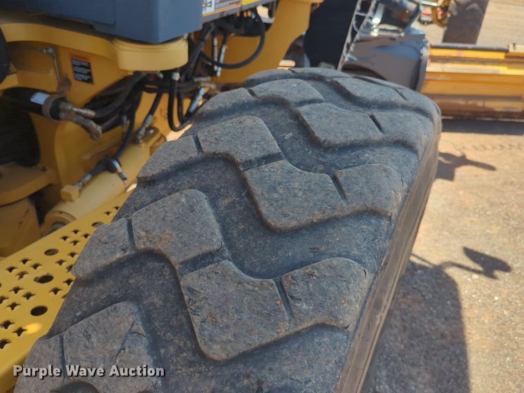 image for item DW5018 2012 John Deere 672G motor grader