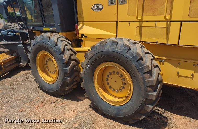 image for item DW5018 2012 John Deere 672G motor grader