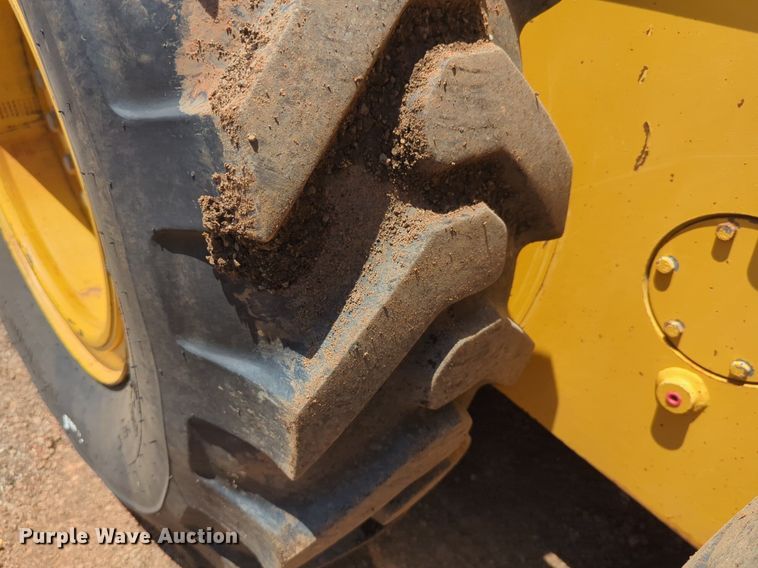 image for item DW5018 2012 John Deere 672G motor grader