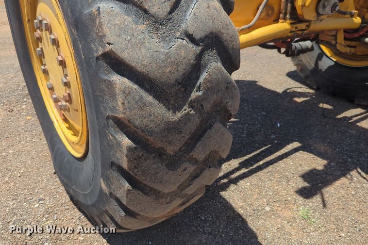 image for item DW5018 2012 John Deere 672G motor grader