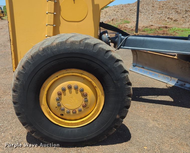 image for item DW5018 2012 John Deere 672G motor grader