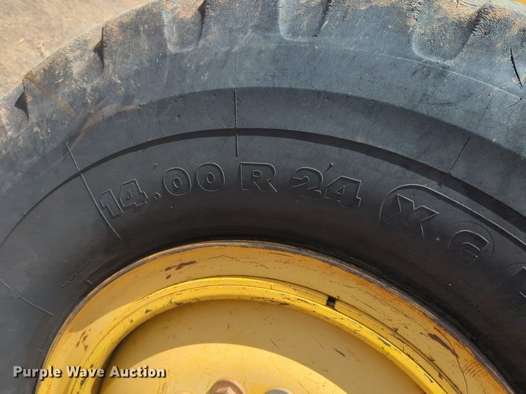 image for item DW5018 2012 John Deere 672G motor grader