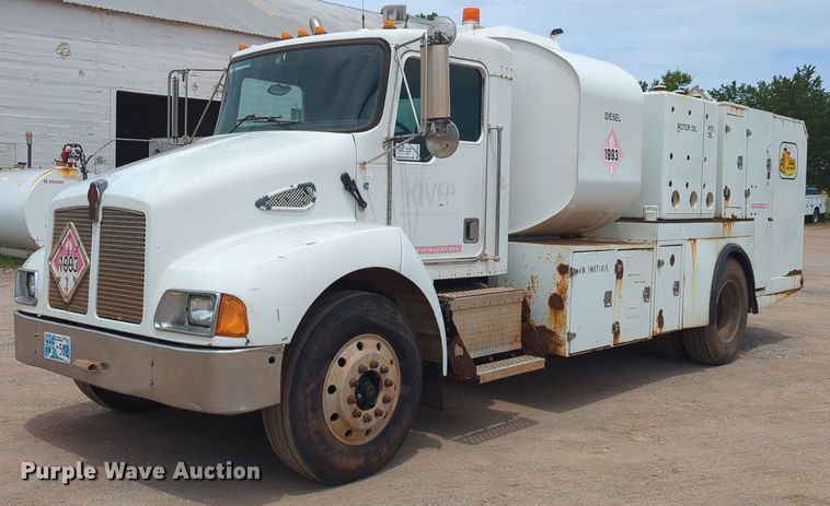 image for item DW5044 2001 Kenworth T300 fuel / lube truck